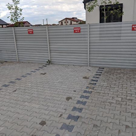 Alina'S Deluxe Apartment And Free Private Parking Dumbravita  Экстерьер фото